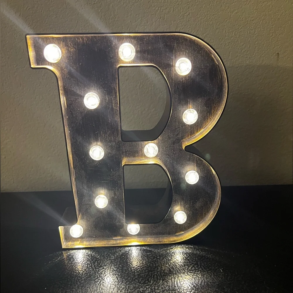 Illuminated Letter 'B' Marquee Light